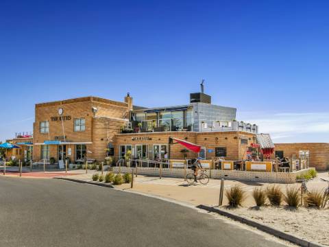 探索布萊頓灣酒店