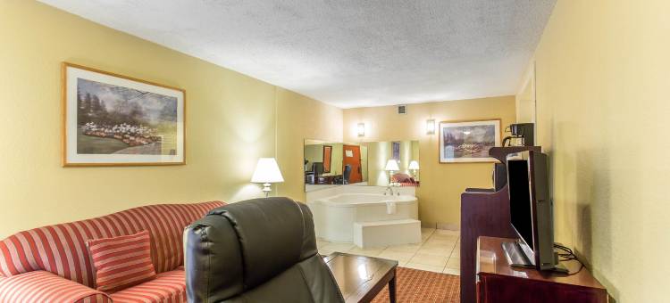 斯泰茨维尔凯隆波因特酒店(Clarion Pointe Statesville)图片