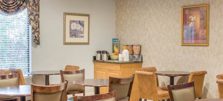 伊克诺旅馆-罗利靠近核桃溪露天剧场(Econo Lodge Raleigh Near Walnut Creek Amphitheatre)图片
