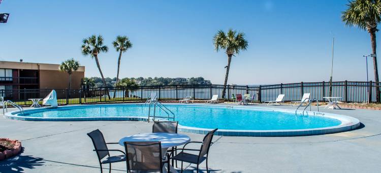 品质酒店及套房海湾微风海湾旁靠近彭萨科拉海滩(Quality Inn & Suites Gulf Breeze Bayside Near Pensacola Beach)图片