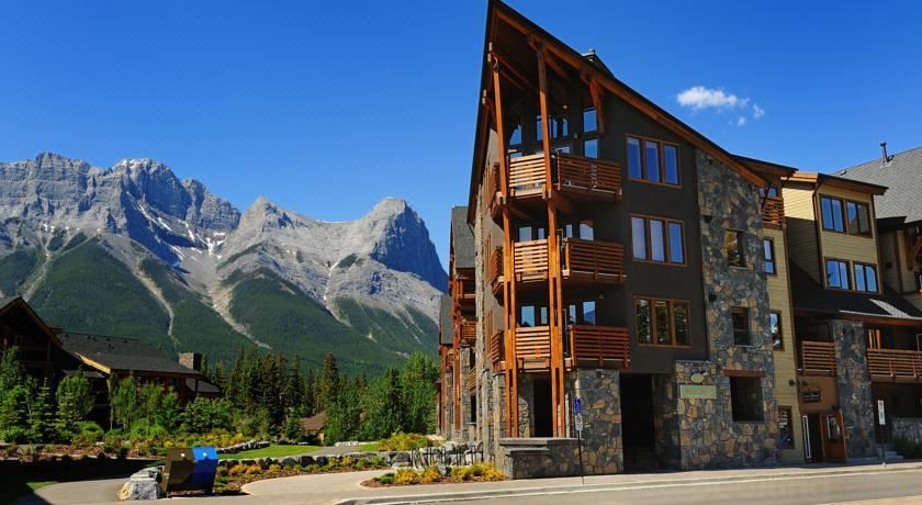 Rundle Cliffs Luxurious Two Bedroom Mountain Lodge Hotel - 