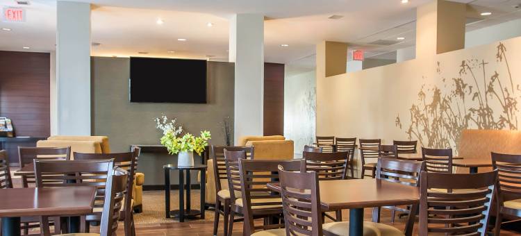 德弗尔斯莱克舒眠套房酒店(Sleep Inn & Suites Devils Lake)图片