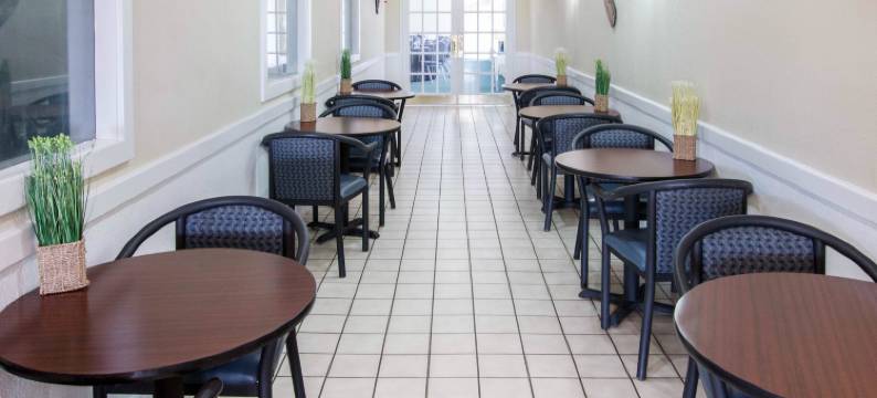 Econo Lodge Savannah Gateway I-95图片