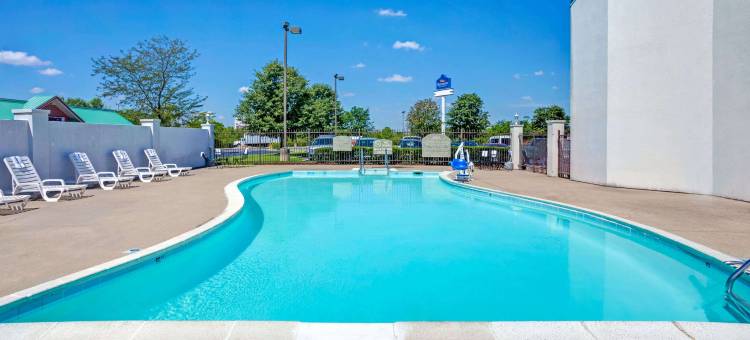 路易斯威尔机场南呗盟套房酒店(Baymont by Wyndham Louisville Airport South)图片