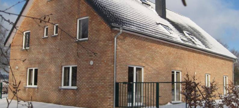 Spacious Retreat by Lake图片