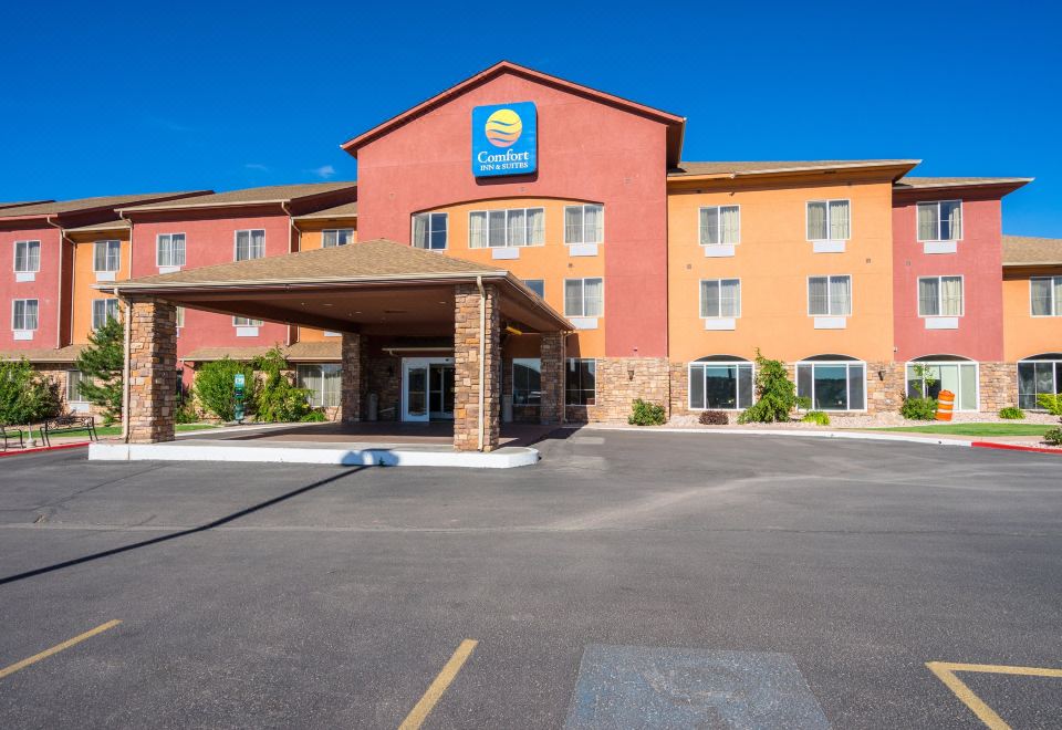 Comfort Inn & SuitesHotel Overview