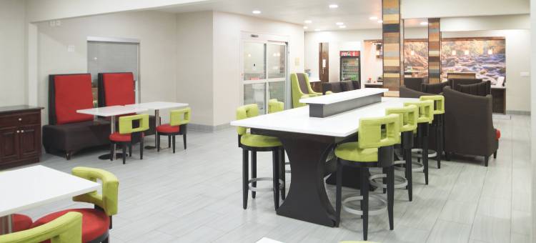 卡尔霍恩南 I-75 拉昆塔温德姆酒店(La Quinta Inn by Wyndham Calhoun South I-75)图片