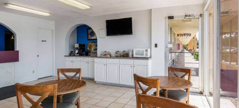 罗德威酒店-丹麦-杰克逊(Rodeway Inn Denmark-Jackson)图片