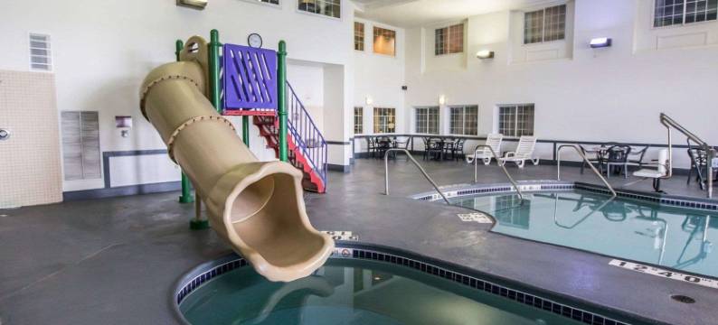 狄克逊凯艺套房酒店 - 近 I-88(Quality Inn & Suites Dixon Near I-88)图片