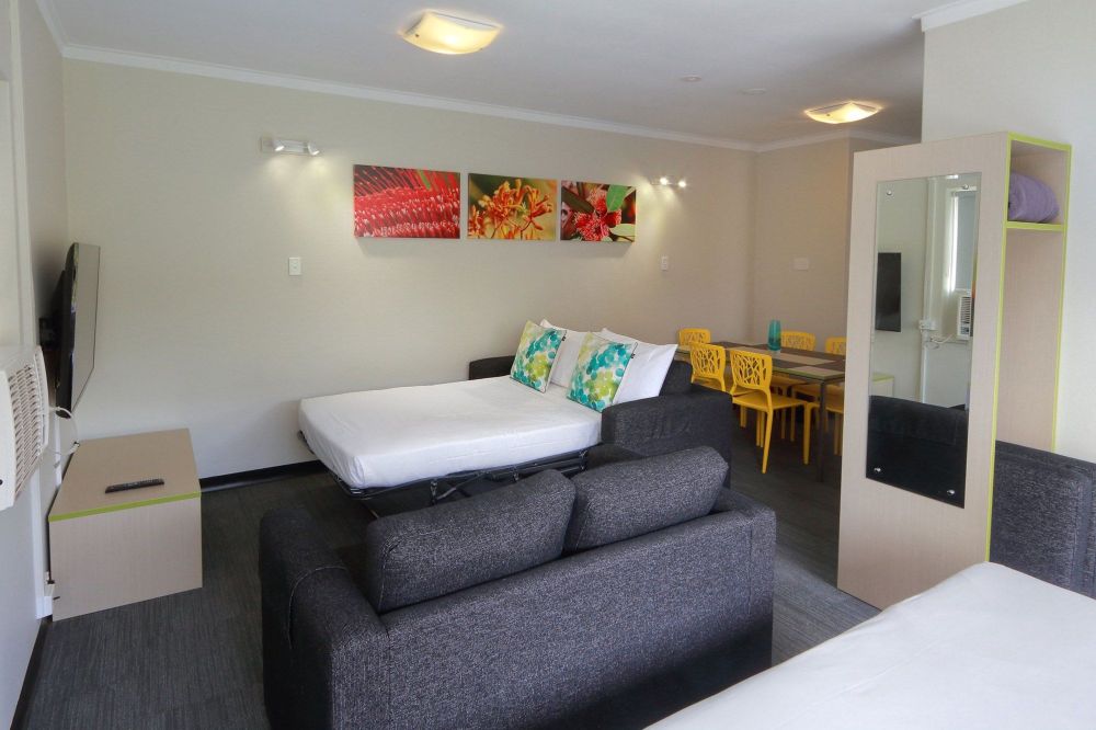 Palm Beach HotelOver view