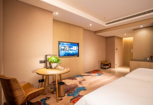 Ramada by Wyndham Zhengzhou Xinzheng Hotel Overview