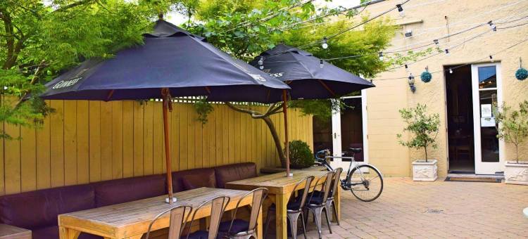 普林斯阿尔伯特巴克帕克斯安德巴尔(The Prince Albert Backpackers & Bar)图片