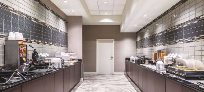 辛辛那提沙伦维尔拉昆塔温德姆套房酒店(La Quinta Inn & Suites by Wyndham Cincinnati Sharonville)图片