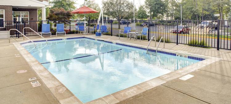 桦树山长住套房 - 布鲁艾施(Birch Hills Suites - Blue Ash)图片