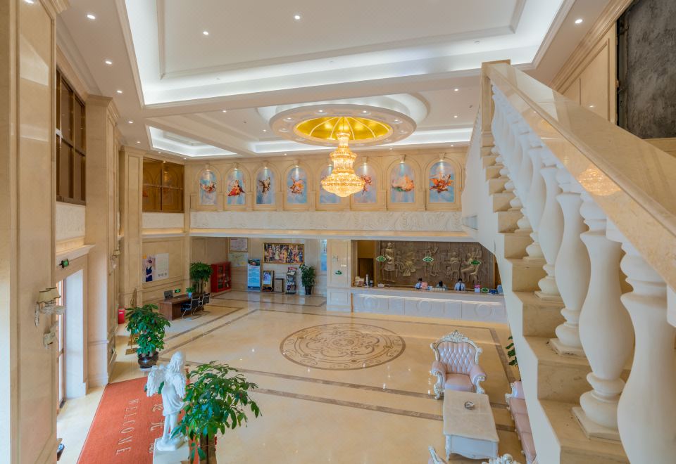 Vienna International Hotel (Yulin rongzhou bridge railway station shop ) Hotel Overview