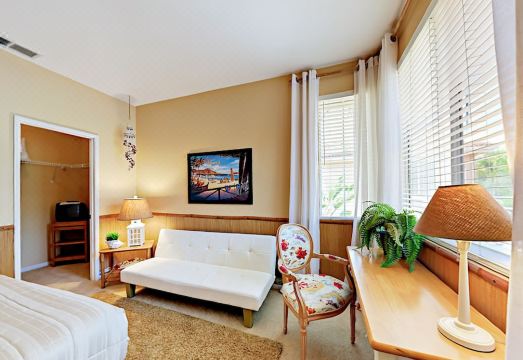 Stately 5Br Getaway in Oceanside 5 Bedrooms 3 Bathrooms HomeHotel Overview