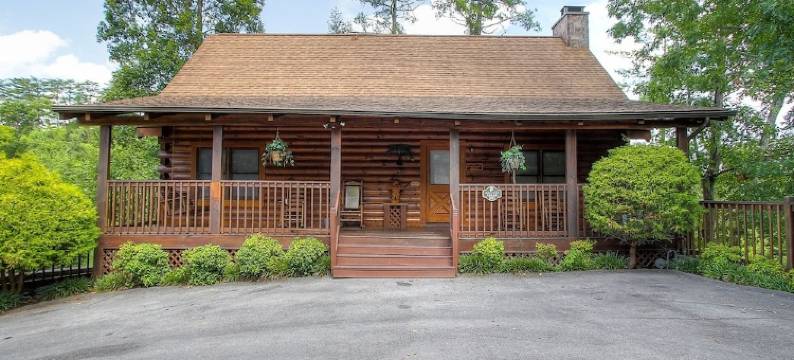 笑熊 6 室 6 卫小屋酒店(Grinnin Bears 6 Bedroom Cabin)图片