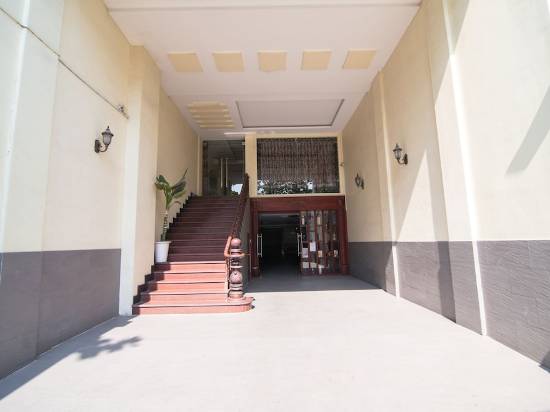 瑞德多茲普拉斯酒店 - 近棉頓公車站