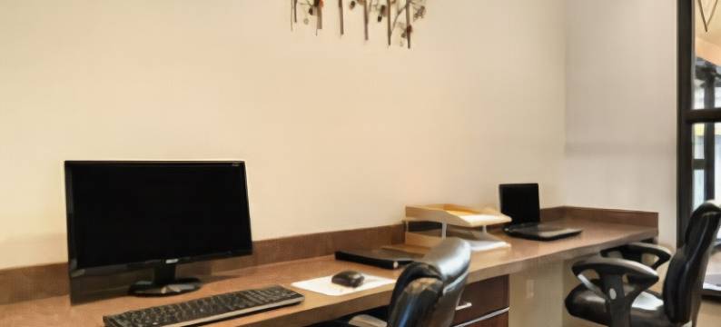 因尼斯费尔速8酒店(Super 8 by Wyndham Innisfail)图片