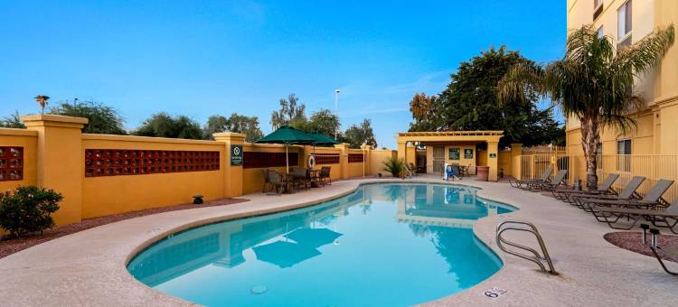 迈措沃迷信泉拉昆塔温德姆套房酒店(La Quinta Inn & Suites by Wyndham Mesa Superstition Springs)图片