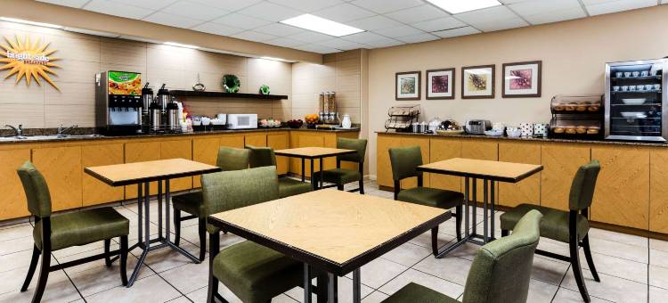 圣彼得克利尔沃特机场拉昆塔温德姆套房酒店(La Quinta Inn & Suites by Wyndham St. Pete-Clearwater Airpt)图片