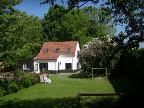 Attractive Holiday Home With Large Garden and Within Walking Distance of the Beach