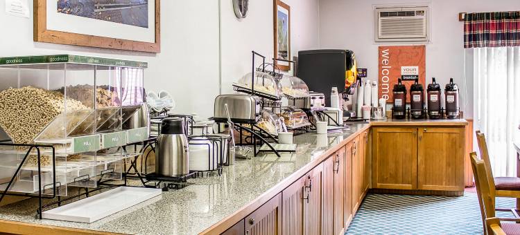 佩托斯基-哈伯斯普林斯凯艺酒店(Quality Inn Petoskey-Harbor Springs)图片