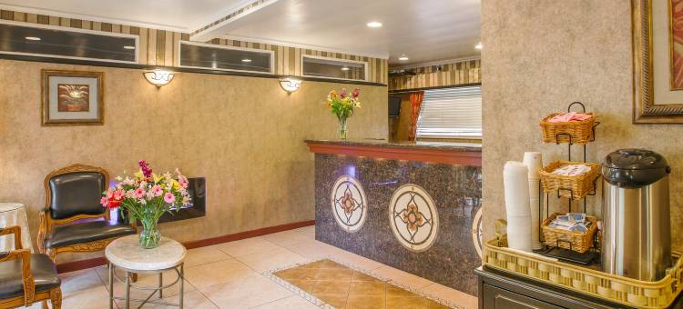 卡梅尔奥克斯凯隆精选酒店(Clarion Collection Carmel Oaks Inn)图片