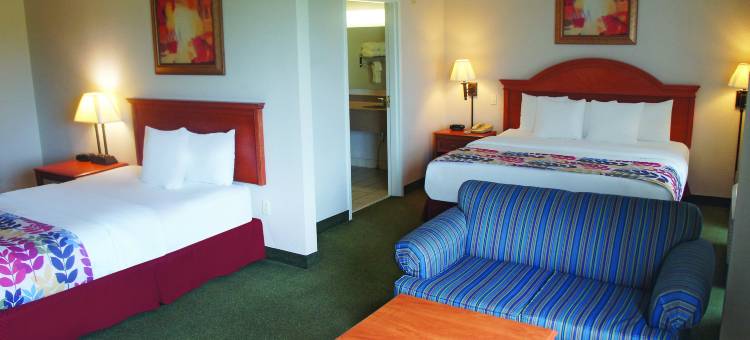 斯普林菲尔德机场广场拉昆塔温德姆套房酒店(La Quinta Inn & Suites by Wyndham Springfield Airport Plaza)图片