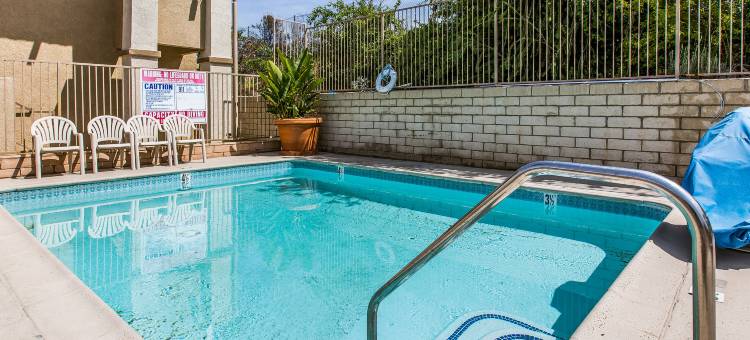 凯艺酒店-莱克埃尔西诺15号州际公路(Quality Inn Lake Elsinore I-15)图片