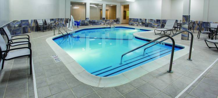 庞通海滩拉昆塔温德姆套房酒店(La Quinta Inn & Suites by Wyndham Pontoon Beach)图片