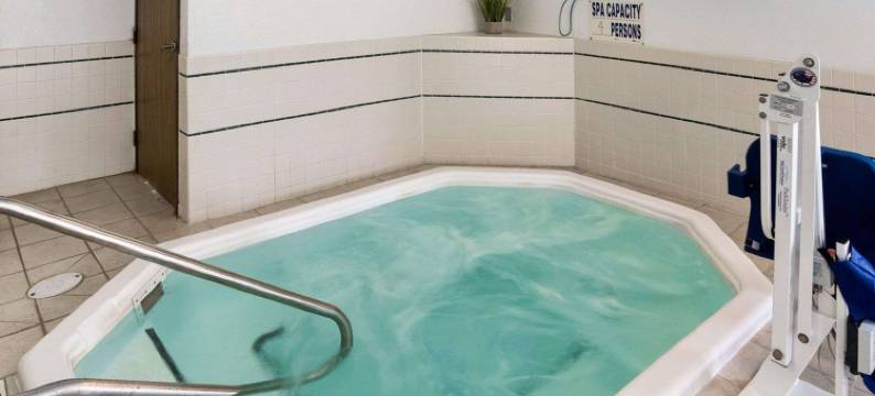 诺顿商场和国家体育中心凯艺酒店(Quality Inn Near Northtown Mall & National Sports Center)图片