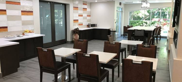 温哥华机场拉昆塔温德姆酒店(La Quinta Inn by Wyndham Vancouver Airport)图片