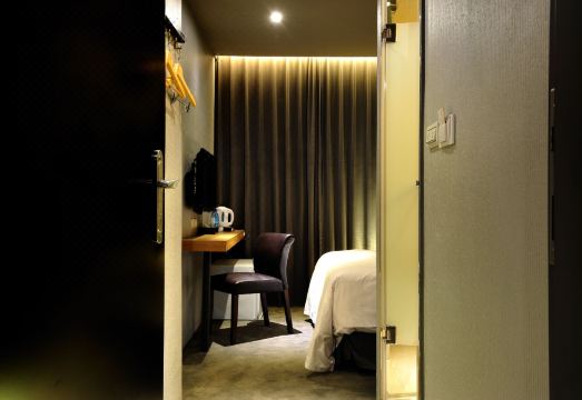 Forward Suites II Hotel Overview