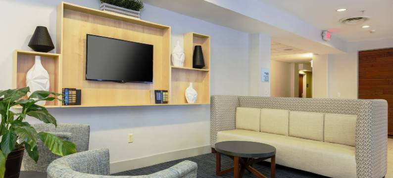 伊朗德阔伊特智选假日酒店(Holiday Inn Express ROCHESTER NE - IRONDEQUOIT by IHG)图片