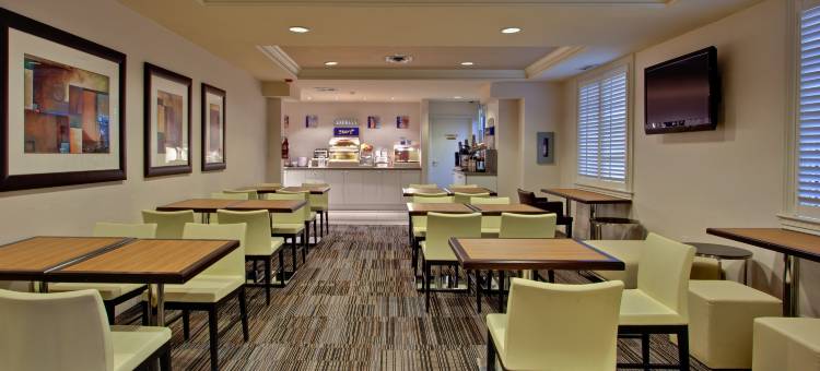 Holiday Inn Express 惠特奥沙瓦(Holiday Inn Express Whitby Oshawa)图片