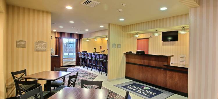 奥什科甚美吟温德姆酒店(AmericInn by Wyndham Oshkosh)图片