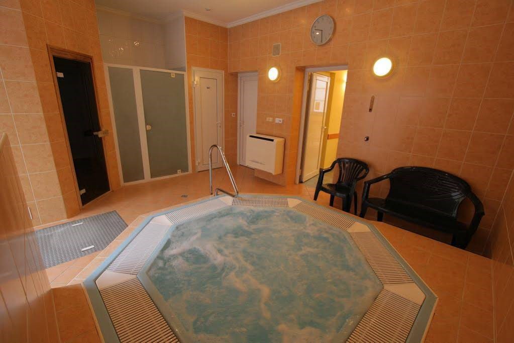 Hotel Octarna - Free on-Site ParkingOver view