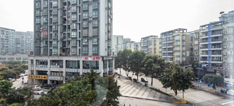 派酒店(重庆江北国际机场空港广场轻轨站店)图片