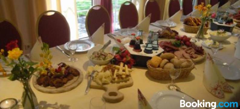 克鲁兹迈耶餐厅兰德加特酒店(Land-Gut-Hotel Restaurant Kreuz Meyer)图片