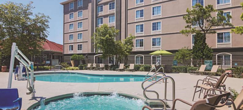 俄克拉何马城西北高速公路拉昆塔温德姆套房酒店(La Quinta Inn & Suites by Wyndham Oklahoma City - NW Expwy)图片