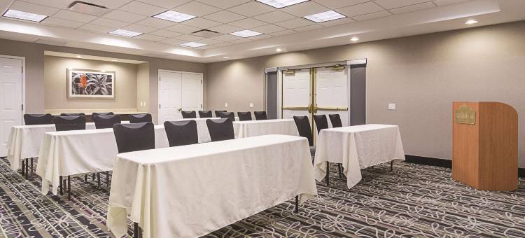 凤凰城迈措沃西拉昆塔温德姆套房酒店(La Quinta Inn & Suites by Wyndham Phoenix Mesa West)图片