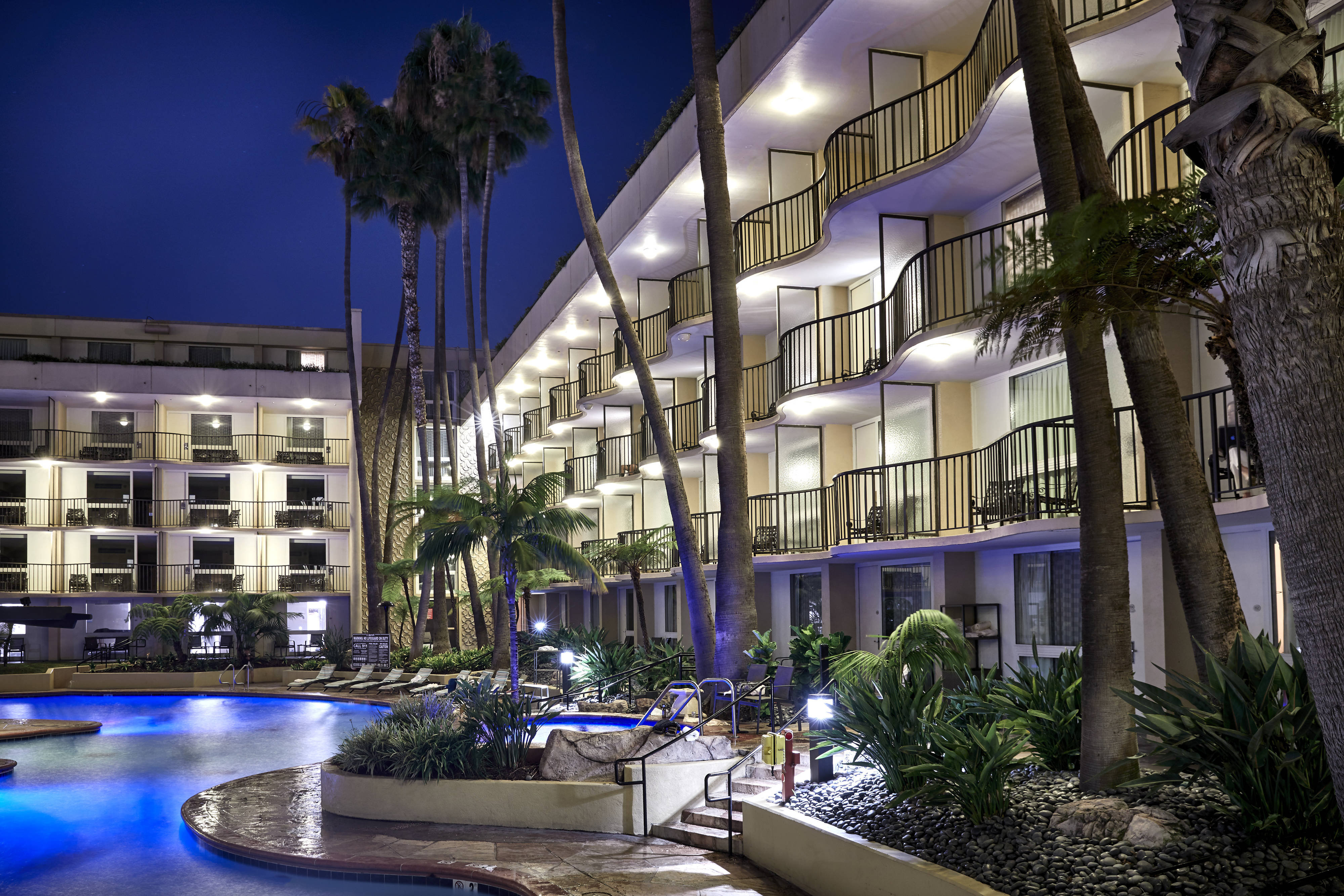 Los Angeles Airport Marriott Over view