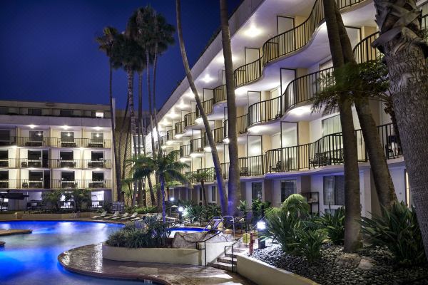 洛杉矶机场万豪酒店(Los Angeles Airport Marriott)预订价格,联系电话位置地址【携程酒店】