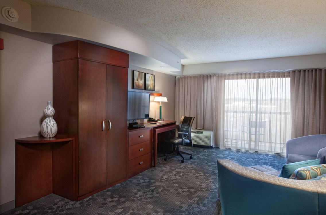 Courtyard By Marriott Fayetteville Hotel Reviews And Room Rates - 