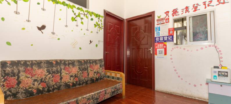 月亮湾住宿(武汉工程科技学院湖北生态工程职业技术学院店)图片