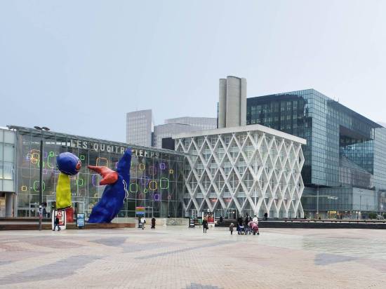 拉德芳斯濱海公寓式酒店