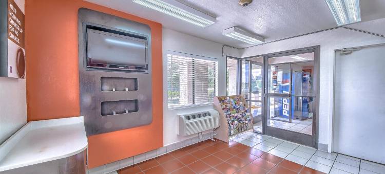 德克萨斯圣安东尼奥 - 六旗德克萨斯庆典游乐园 6 号汽车旅馆(Motel 6 San Antonio, TX Six Flags Fiesta TX/La Cantera Area)图片