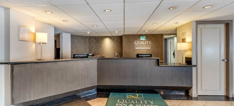 品质酒店及套房(Quality Inn & Suites 5585 Ambler Drive Mississauga Ontario)图片