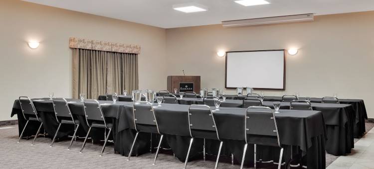 拉克拉比什华美达酒店(Ramada by Wyndham Lac la Biche)图片